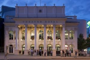 Theatre Royal Nottm exterior