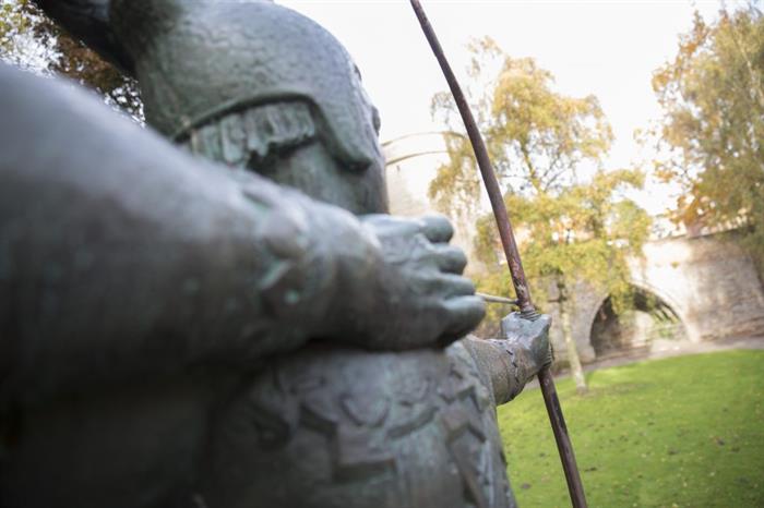 robin-hood-statue-2016-credit-experience-nottinghamshire-14