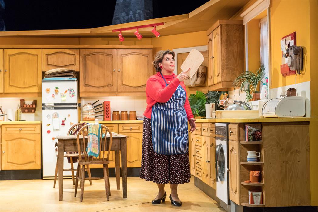 Jodie Prenger in Shirley Valentine image 83 credit Manuel Harlan